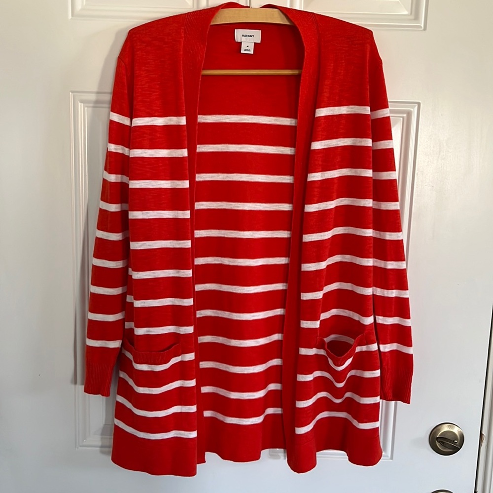 Old Navy Sweater/cardigan. Size Medium.